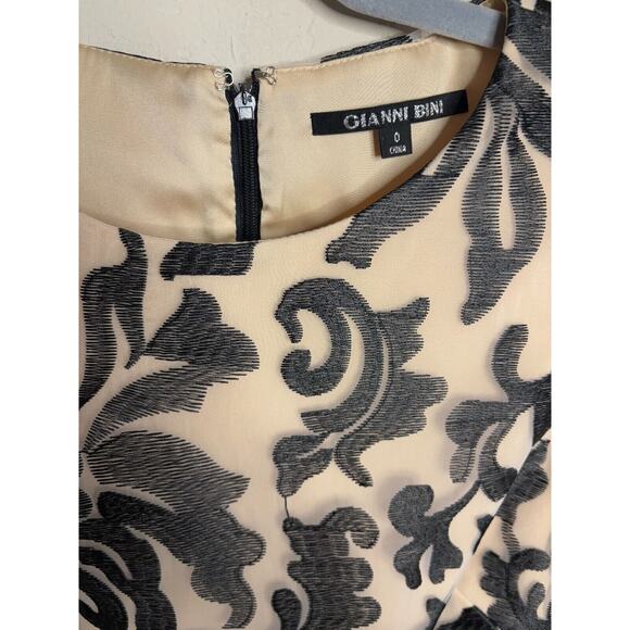Gianni Bini Kati Dress size 2 Black Nude A Line Embroidery Short Sleeve - Picture 4 of 6